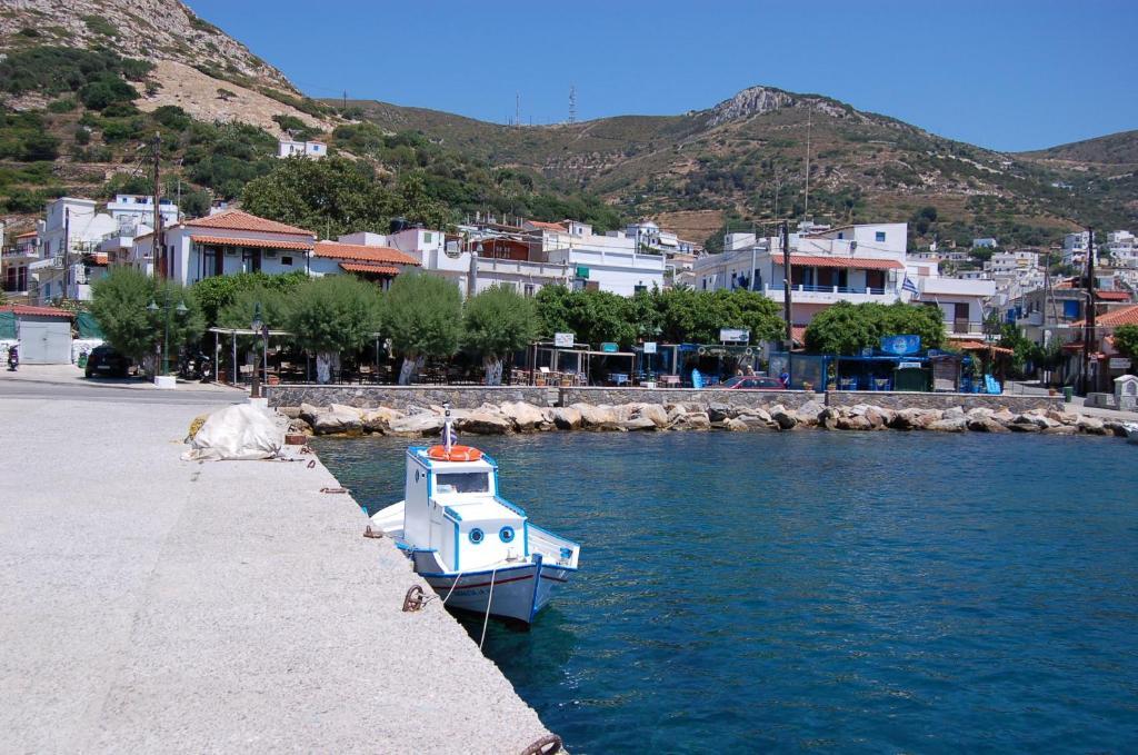 Patras Rooms Est 1990 Φούρνοι Ικαρίας Δωμάτιο φωτογραφία